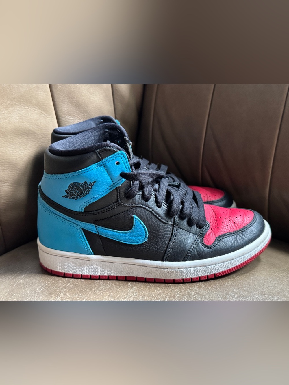 Women’s AIR JORDAN 1 HIGH OG WMNS
"UNC TO CHICAGO" Blue & Red